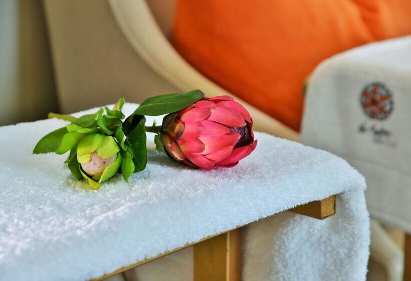 Отель Kwa Maritane Bush Lodge