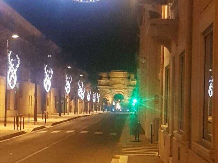 Kyriad Orange Centre Ville 3 Stars   Hotel Restaurant   La Galerie D Art Des Princes   Provence Alpe