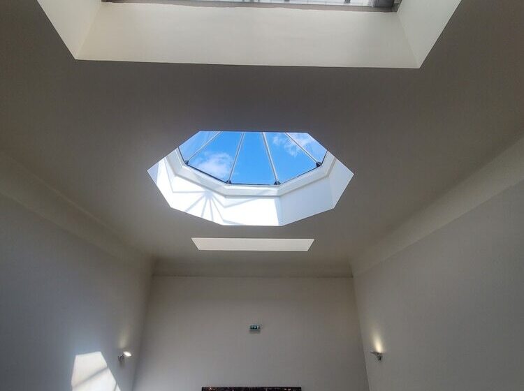 Kyriad Orange Centre Ville 3 Stars   Hotel Restaurant   La Galerie D Art Des Princes   Provence Alpe