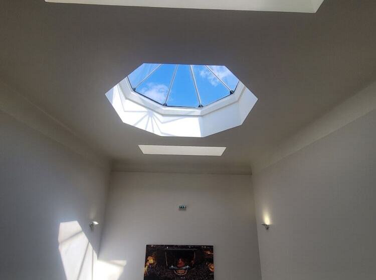 Kyriad Orange Centre Ville 3 Stars   Hotel Restaurant   La Galerie D Art Des Princes   Provence Alpe