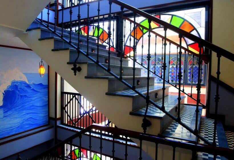 בית מלון כפרי Reveron Plaza