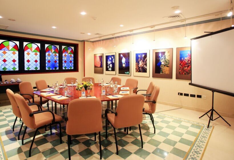 בית מלון כפרי Reveron Plaza