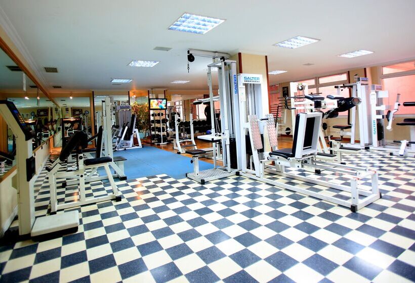 בית מלון כפרי Reveron Plaza