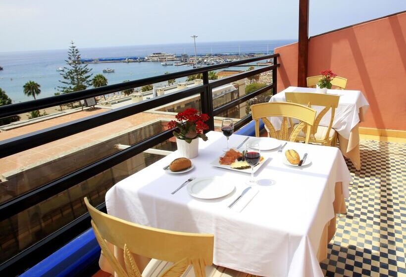 בית מלון כפרי Reveron Plaza