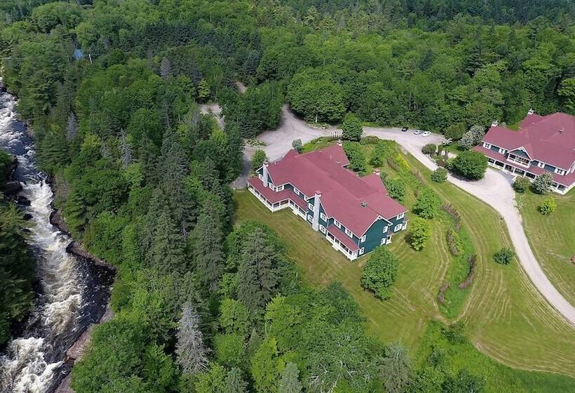 Отель Le Baluchon Ecovillegiature