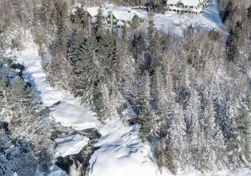 Отель Le Baluchon Ecovillegiature