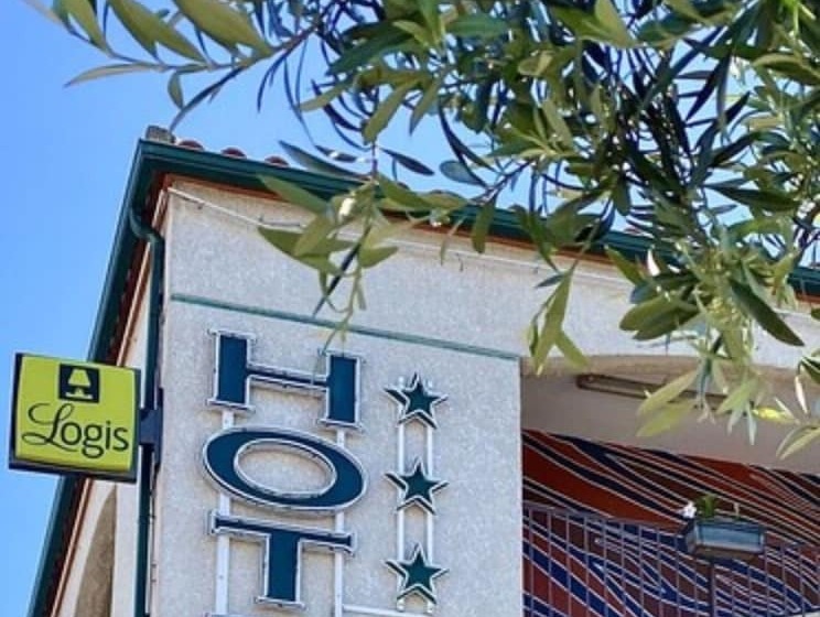 Отель Logis Hôtel Les Ii Mas Perpignan Sud