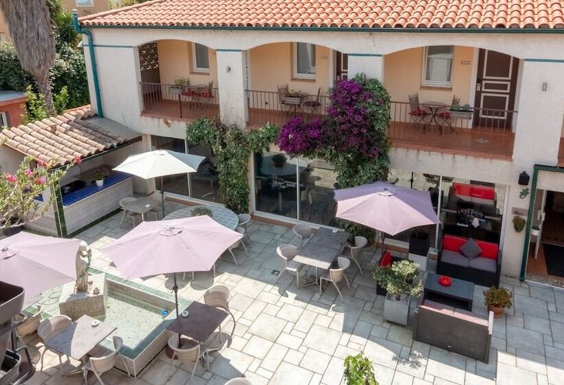 Отель Logis Hôtel Les Ii Mas Perpignan Sud