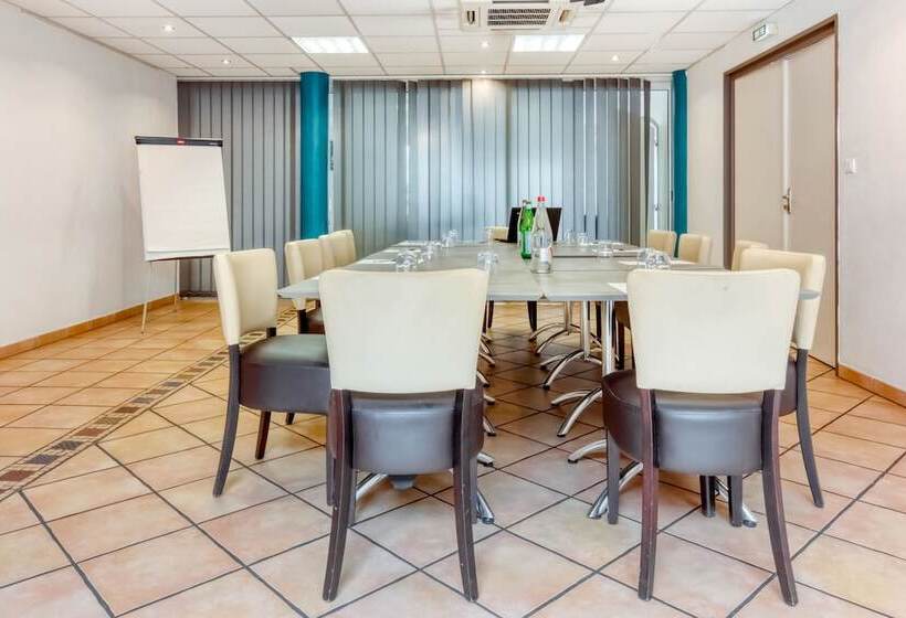 Отель Logis Hôtel Les Ii Mas Perpignan Sud