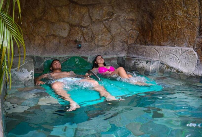 فندق Los Lagos Spa & Thermal Resort Experience