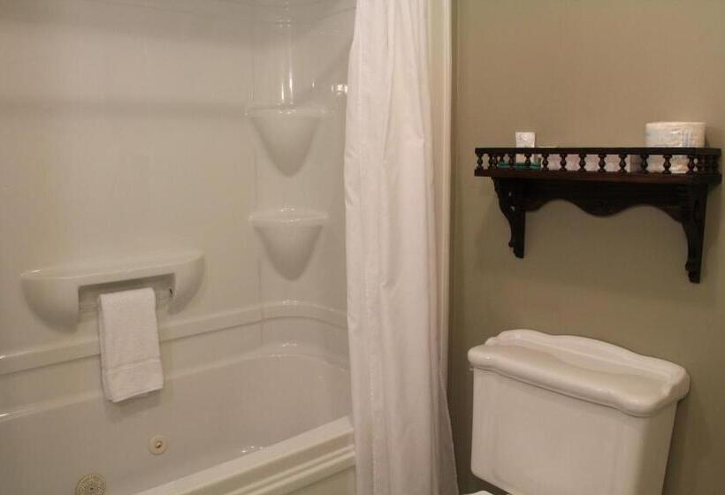 Отель Lynwood Inn