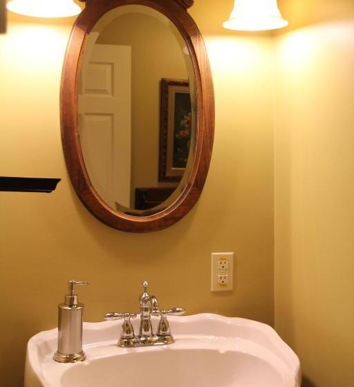 Отель Lynwood Inn