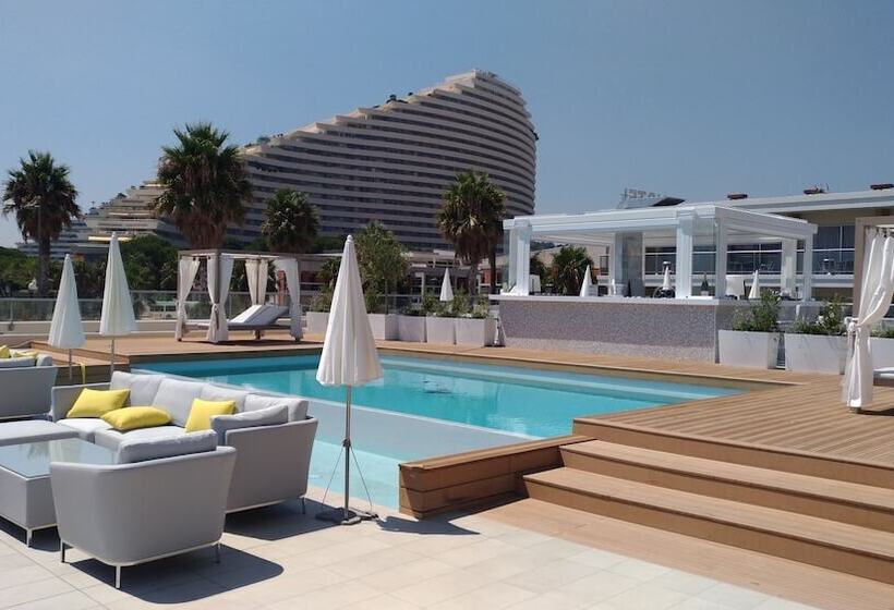 호텔 Mercure Villeneuve Loubet Plage