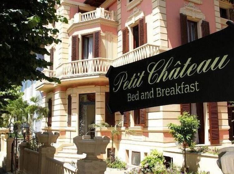 בית מלון כפרי Petit Chateau