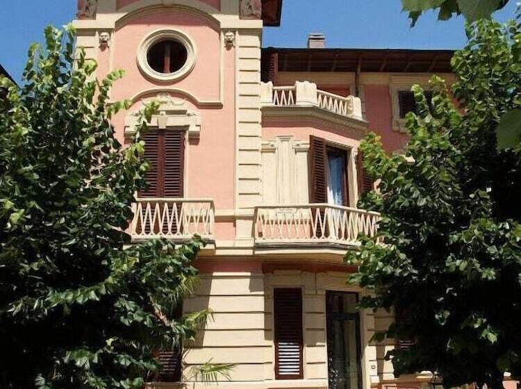 בית מלון כפרי Petit Chateau