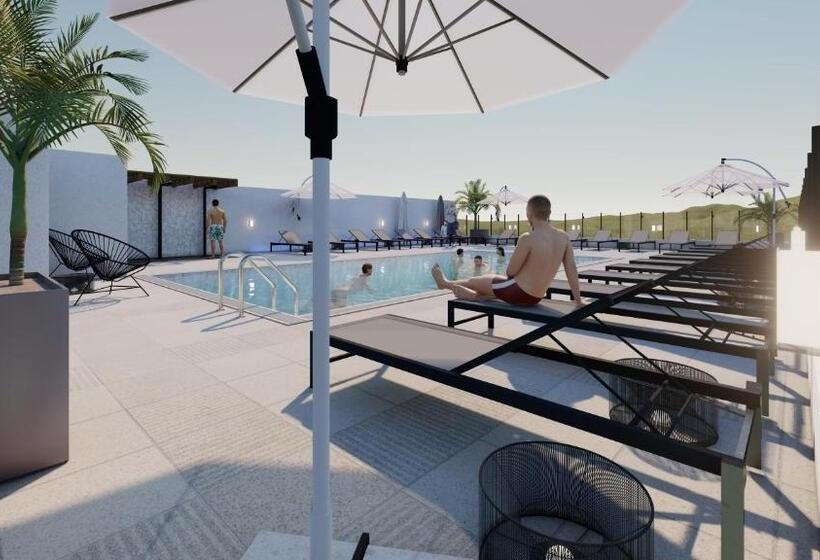 בית מלון כפרי Reveron Plaza