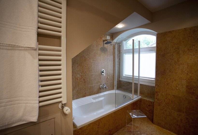 בית מלון כפרי Santellone Resort