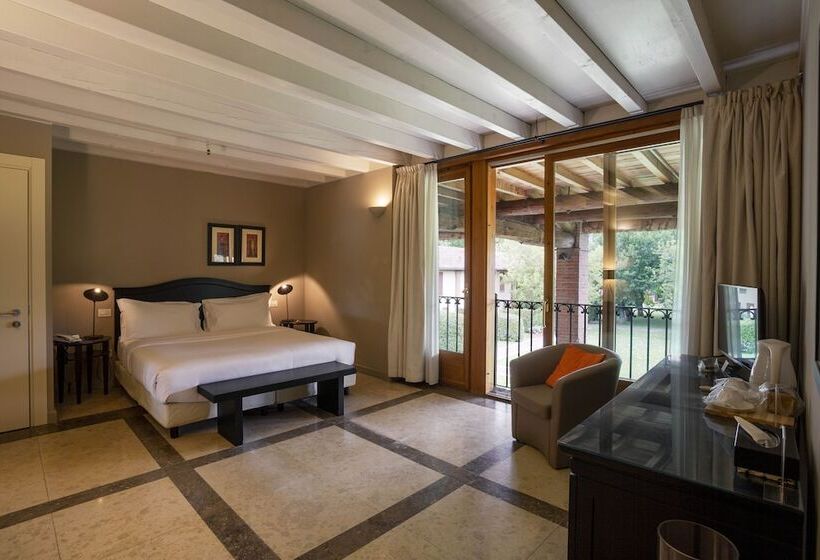 בית מלון כפרי Santellone Resort