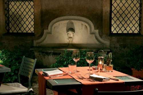 هتل The Church Village