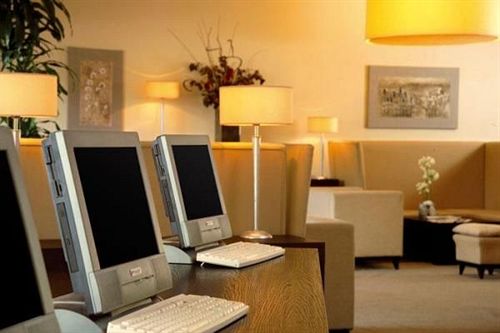 هتل The Church Village