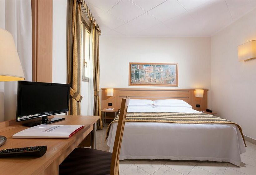 هتل The Church Village