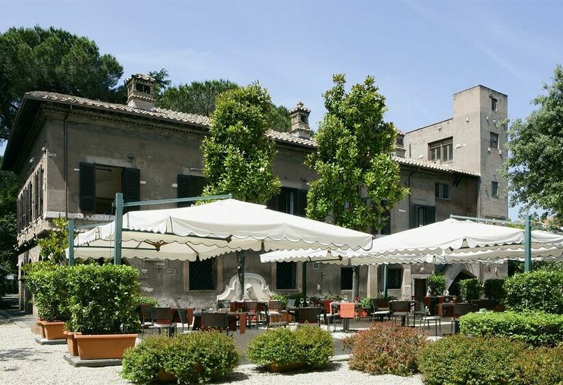 هتل The Church Village