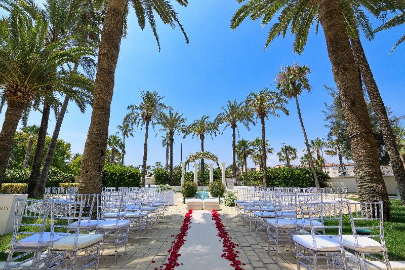 Las Arenas Balneario Resort