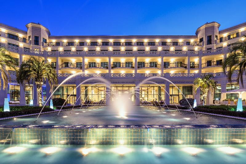 Las Arenas Balneario Resort