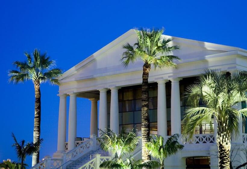 Las Arenas Balneario Resort