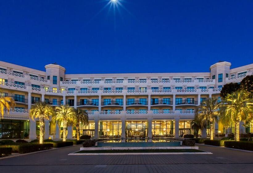 Las Arenas Balneario Resort