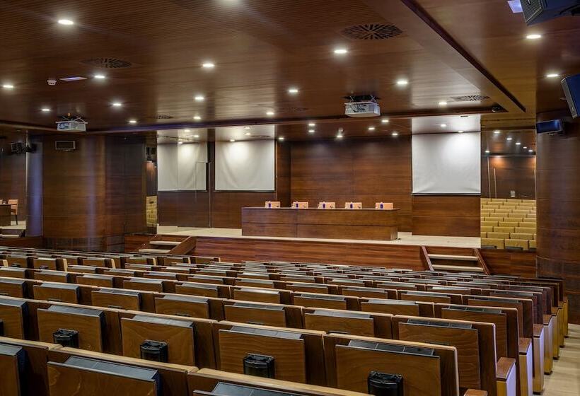 Las Arenas Balneario Resort