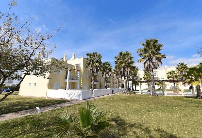 Praia Da Lota Resort - Beachfront Apartments