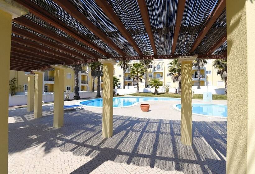 Praia Da Lota Resort - Beachfront Apartments