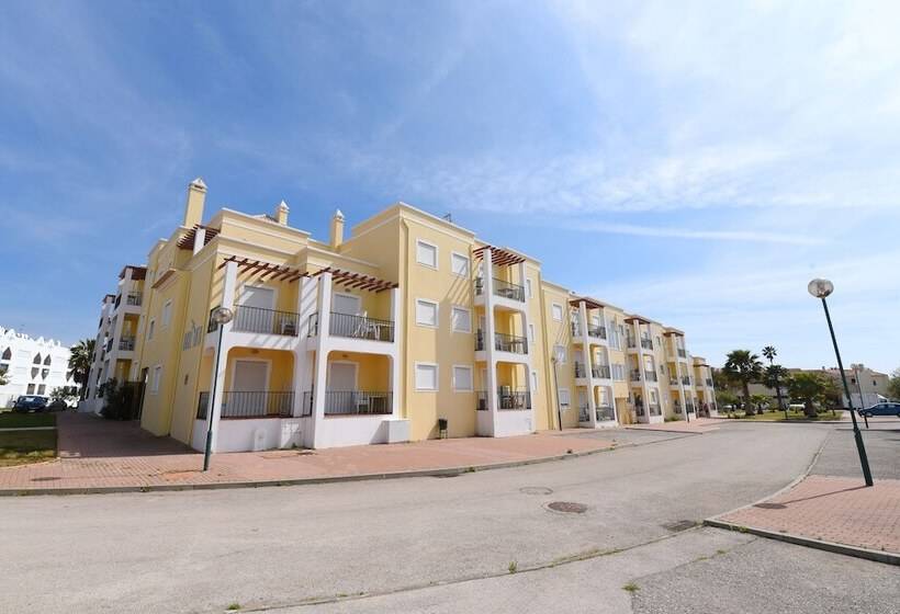 Praia Da Lota Resort - Beachfront Apartments