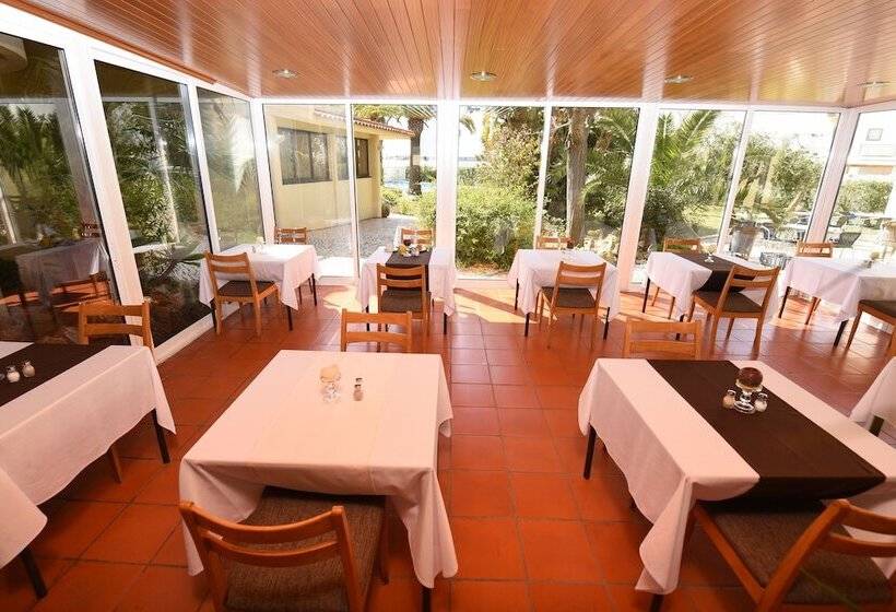 Praia Da Lota Resort - Beachfront Apartments