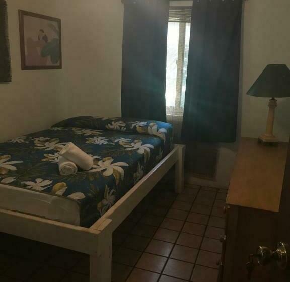 הוסטל Backpackers Vacation Inn And Plantation Village