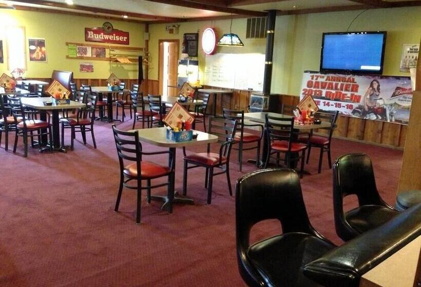 فندق صغير Cedar Inn