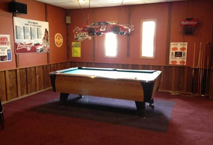 فندق صغير Cedar Inn