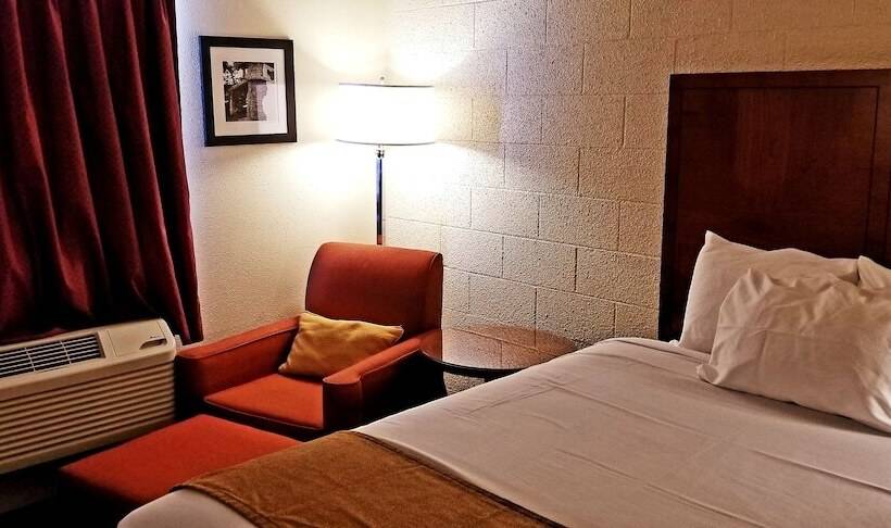 فندق صغير Cedar Inn