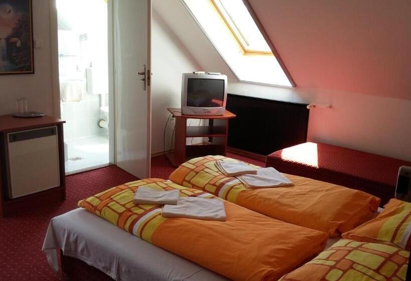 ユースホステル Polgármester étterem és Panzió