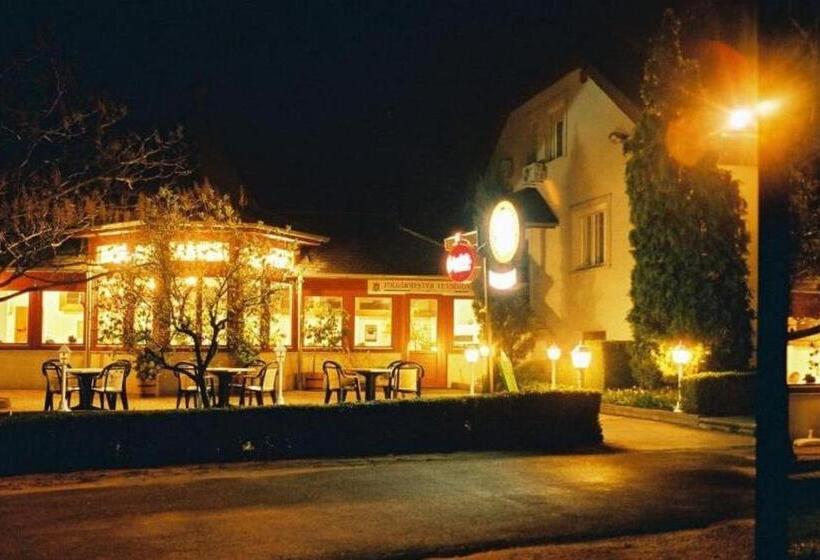 ユースホステル Polgármester étterem és Panzió