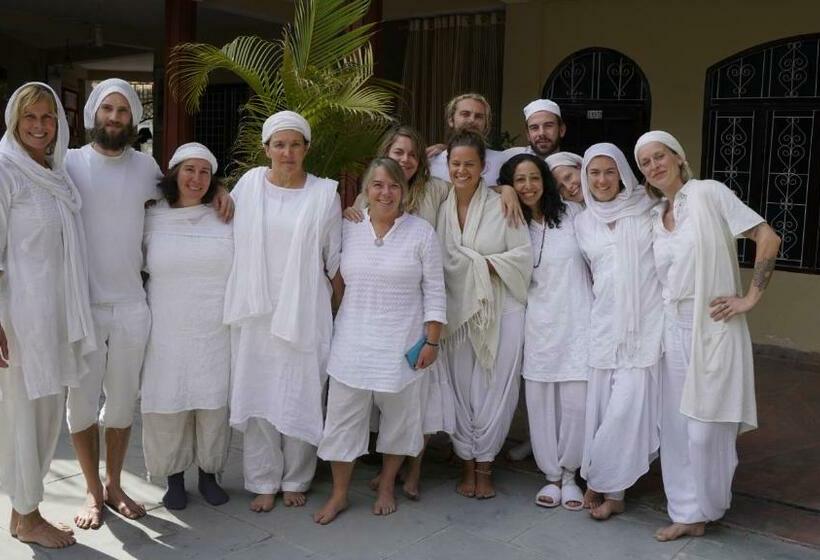 הוסטל Rishikesh Sadan