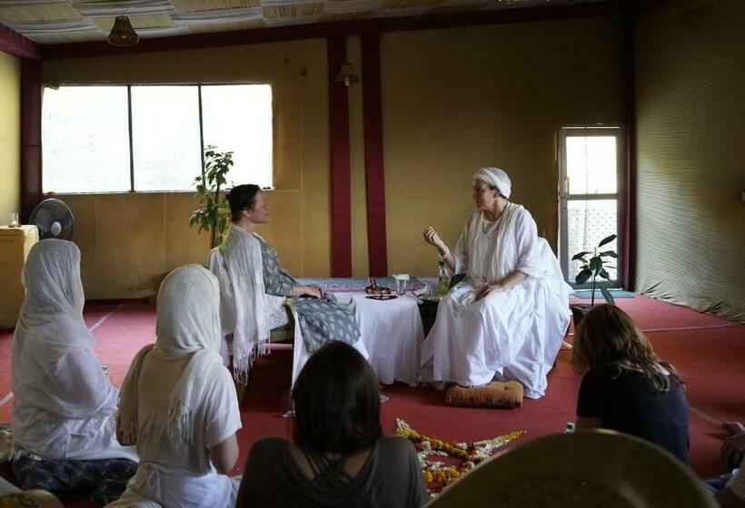 הוסטל Rishikesh Sadan