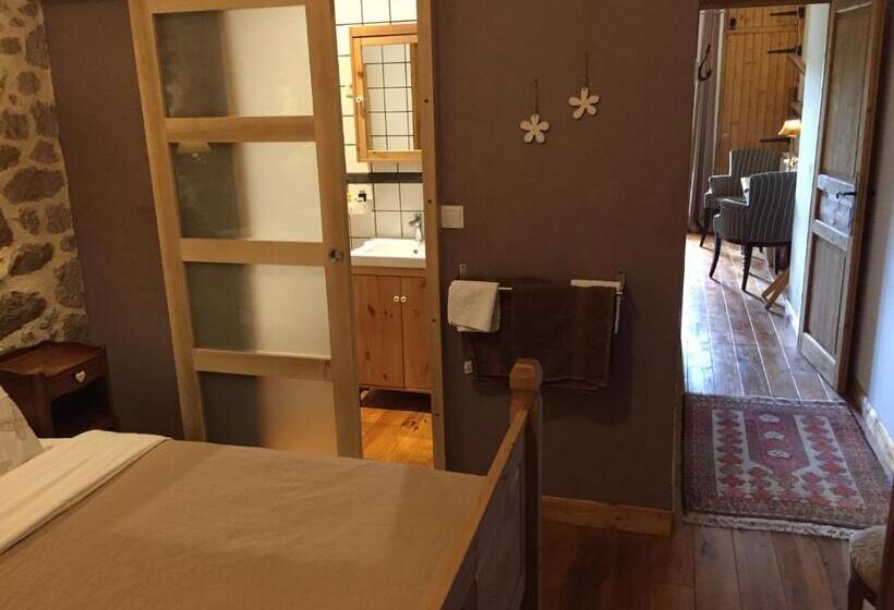 مبيت وإفطار Chambre D'hôtes Les 3 Cochons D'olt