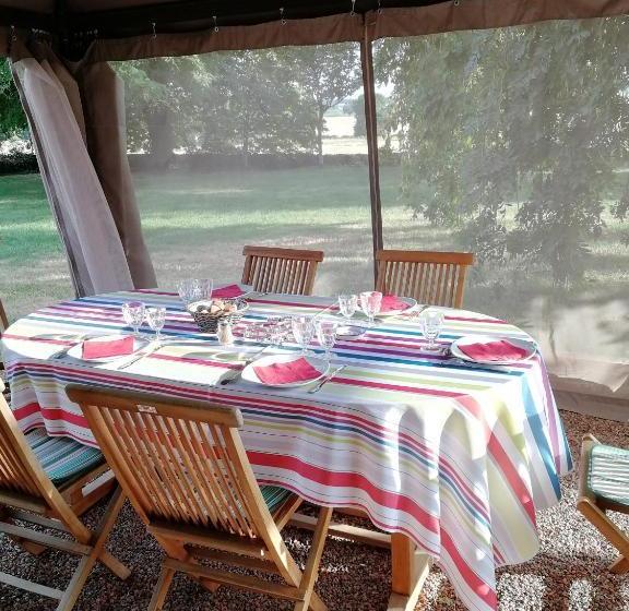 مبيت وإفطار Chambres D Hôtes   Domaine Des Perrières