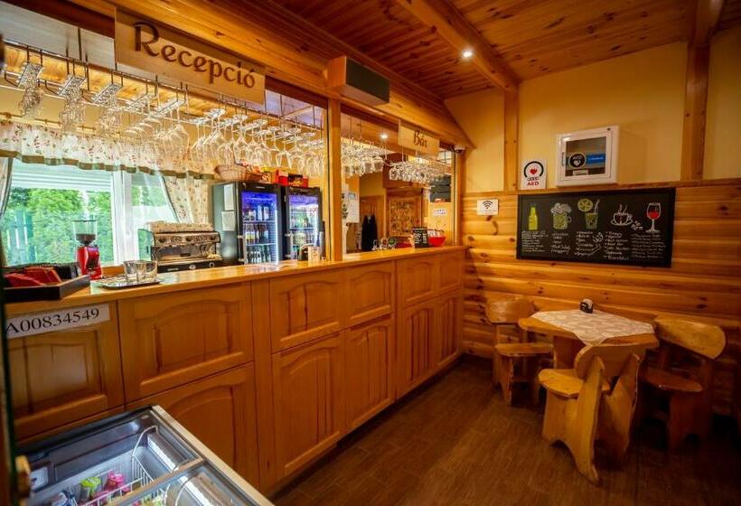 住宿加早餐  Fehér Sas Panzió