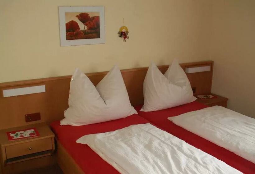 مبيت وإفطار Gästehaus Familie Grudl