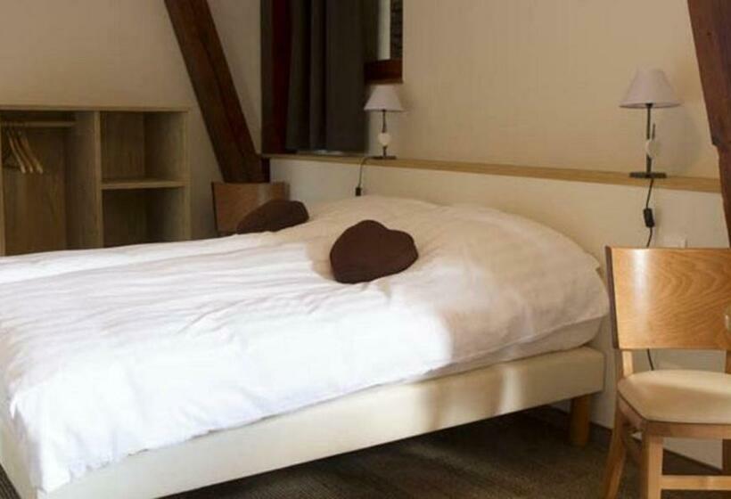 ベッドアンドブレックファースト La Griffe à Foin Au Restaurant Raisin D'or