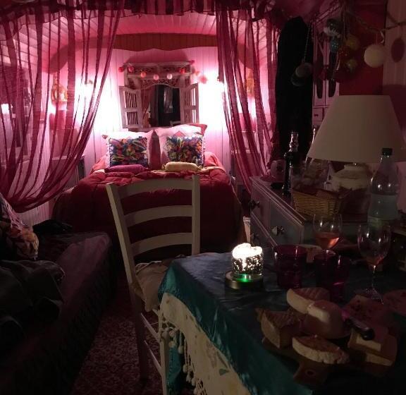 مبيت وإفطار La Roulotte De Lola   Chambre D Hôtes