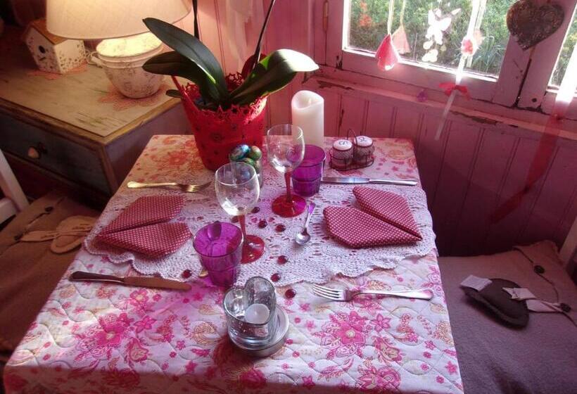 مبيت وإفطار La Roulotte De Lola   Chambre D Hôtes